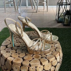 Gold Betsey Johnson heels brand new